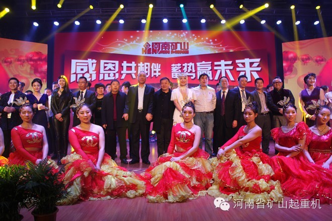 各位領(lǐng)導(dǎo)、嘉賓及公司領(lǐng)導(dǎo)與演員合影留念.jpg